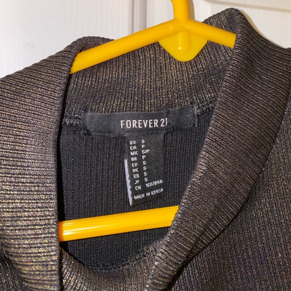 Crop Top - Picture 2 of 3